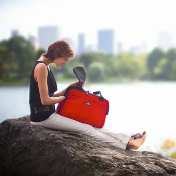 Sleepypod Atom - מנשא לכלבים וחתולים מורשה טיסה STRAWBERRY RED, תמונה 2