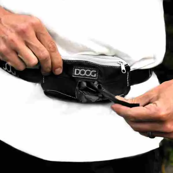 DOOG - פאוץ' מיני רצועה נמתחת כחול כהה וצהוב - MINI STRETCH BELT NAVY BLUE & YELLOW, תמונה 2