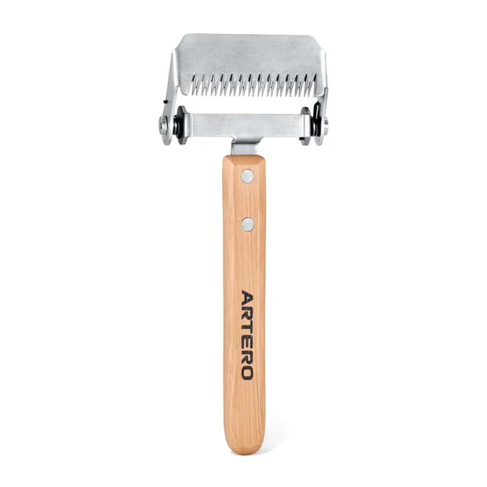 ARTERO -מברשת להסרת פרווה מתה ותת-פרווה Zeus – Flexible Double-Tooth De-shedding Tool